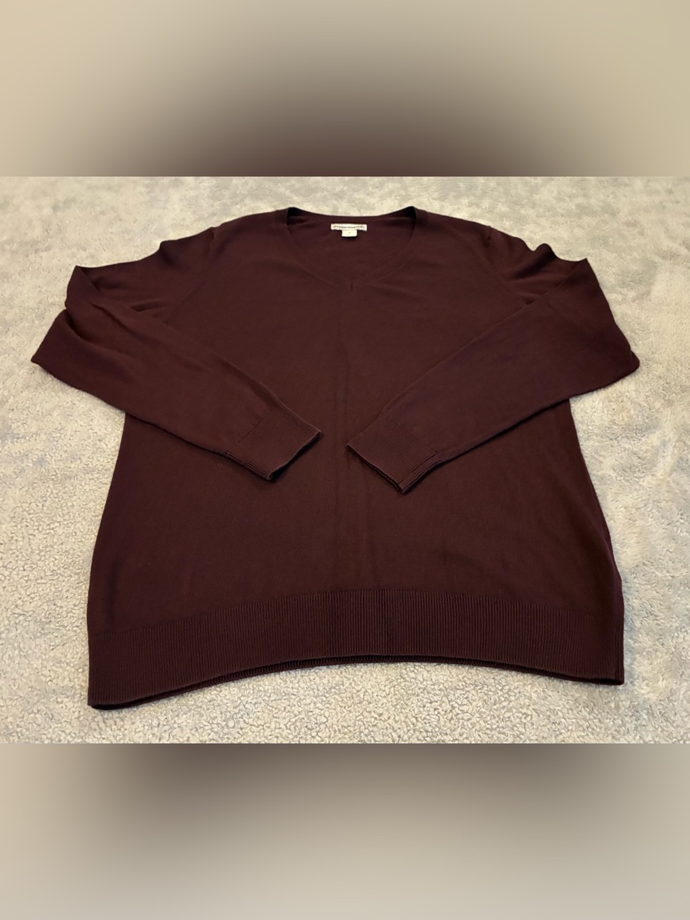 Amazon Essentials Men's V-Neck Sweater in Maroon Size Medium